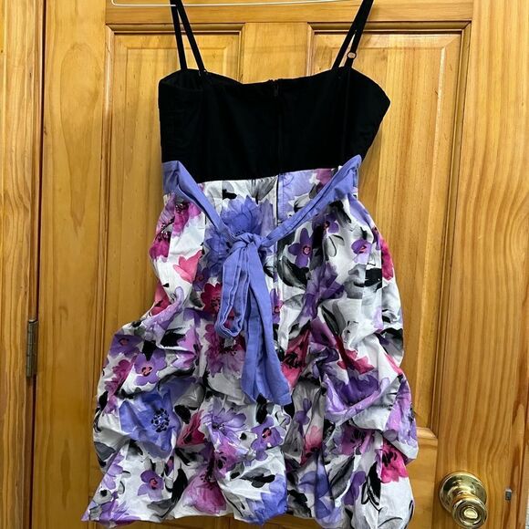 IZ Byer dress floral, purple, and black zip up size 7 dress - Picture 2 of 4
